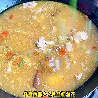 #年夜饭菜谱# 红菇番鸭汤的做法图解5