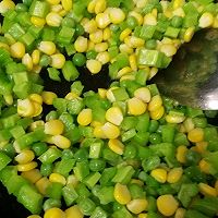 玉米青椒豌豆炒的做法图解6