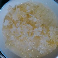 银耳雪梨汤的做法图解3