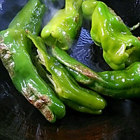 几颗青椒成就美味小菜虎皮青椒的做法图解2
