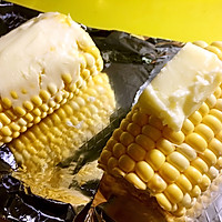 黄油烤甜玉米的做法图解2