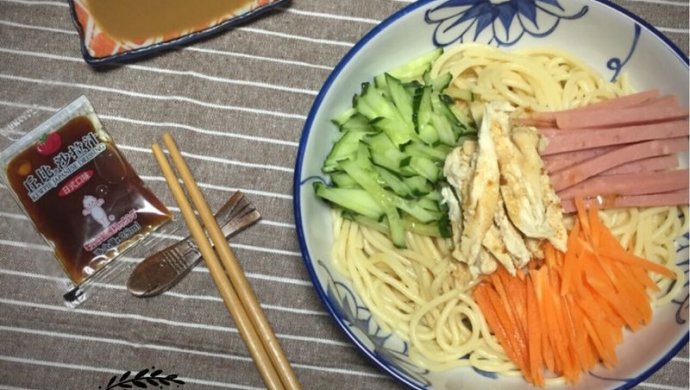 鸡丝时蔬拌意面