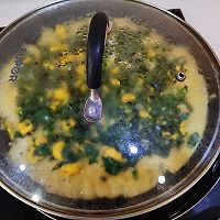 简单快手的韭菜鸡蛋烀饼的做法图解6