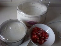 自制草莓酸奶的做法图解2