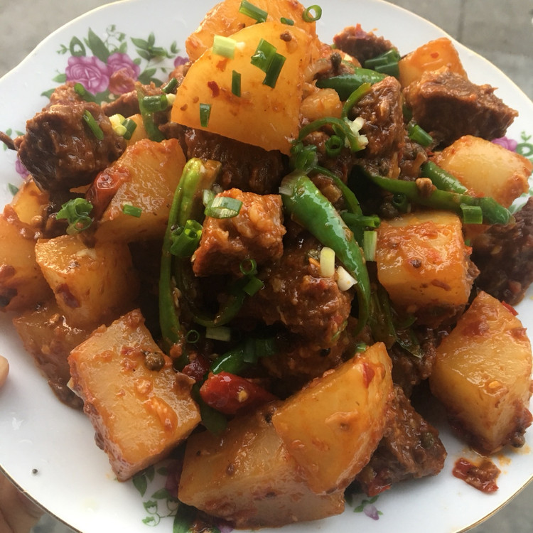 麻辣牛肉炖萝卜的做法