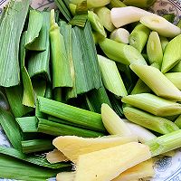 不加一滴油的回锅肉的做法图解2