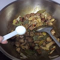 红烧肉炖凤爪的做法图解7