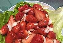 百合草莓的做法