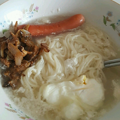 冬菇洋葱肠蛋面