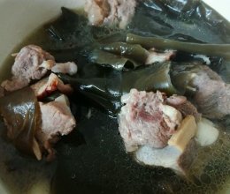 烧排骨海带汤的做法