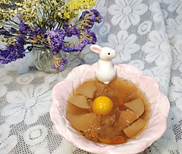 冬日除燥佳品——金桔酥梨银耳汤的做法