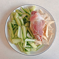 菜心炒腊肉的做法图解1
