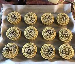 广式月饼，豆沙蛋黄馅的做法