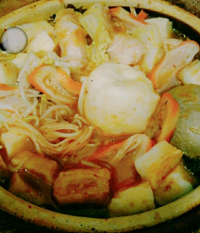 云南菜～番茄香草酸汤砂锅汤的做法