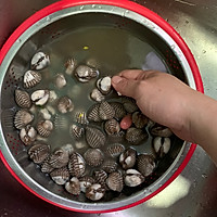 简易血丝蛤蜊的做法图解1
