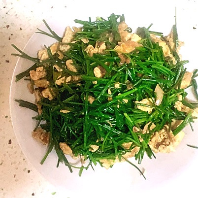 下饭的少油版沙葱炒蛋的做法
