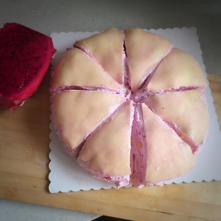 粉色系 火龙果芒果千层蛋糕  …步骤超级超级详细哦的做法