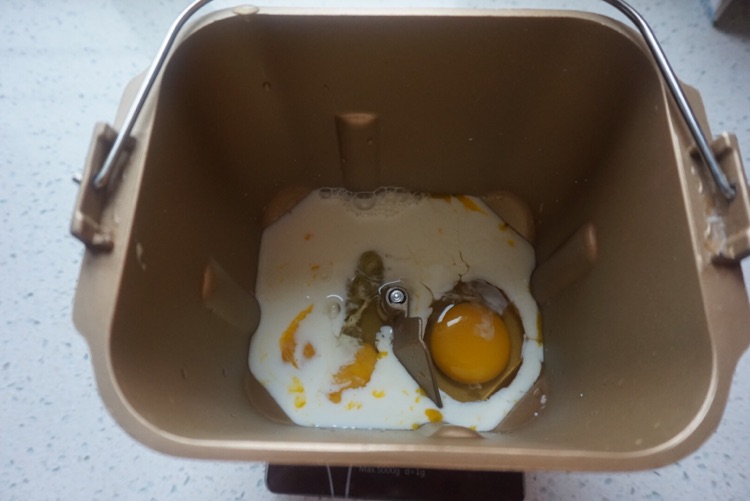 果酱餐包的做法图解1