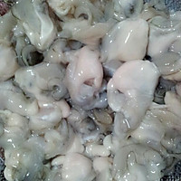 五花肉炒小生蚝的做法图解2