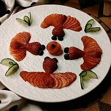 【创意草莓果盘】合合莓莓！连年有鱼！#给年味整点鲜的#
