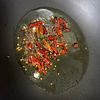 蒜香水煮酸菜鱼的做法图解8
