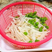 #i上冬日 吃在e起#藕丝毛豆炒肉的做法图解1