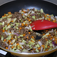 #打工人的健康餐#低卡少油健康晚餐～牛肉杂蔬炒饭的做法图解7