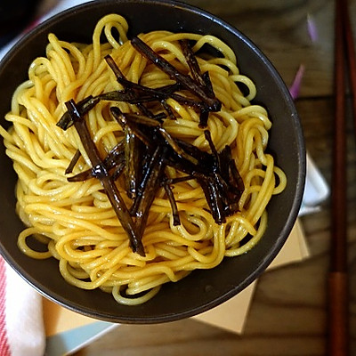 夏季快手主食-葱油拌面