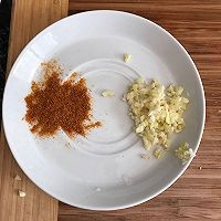 简单,好看,好吃的凉拌黄瓜小卷的做法图解4
