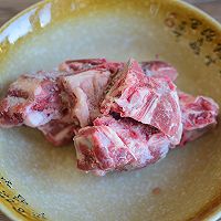排骨烩酸菜的做法图解1