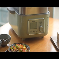 北鼎视频食谱：蕃茄土豆炖牛腩+五彩蒸饭+金针菇蒸豆腐的做法图解1