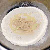 红豆沙面包圈的做法图解1