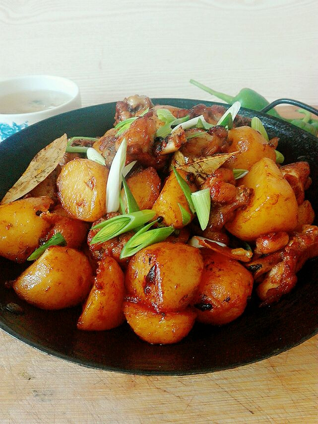 干锅鸡根炸土豆的做法