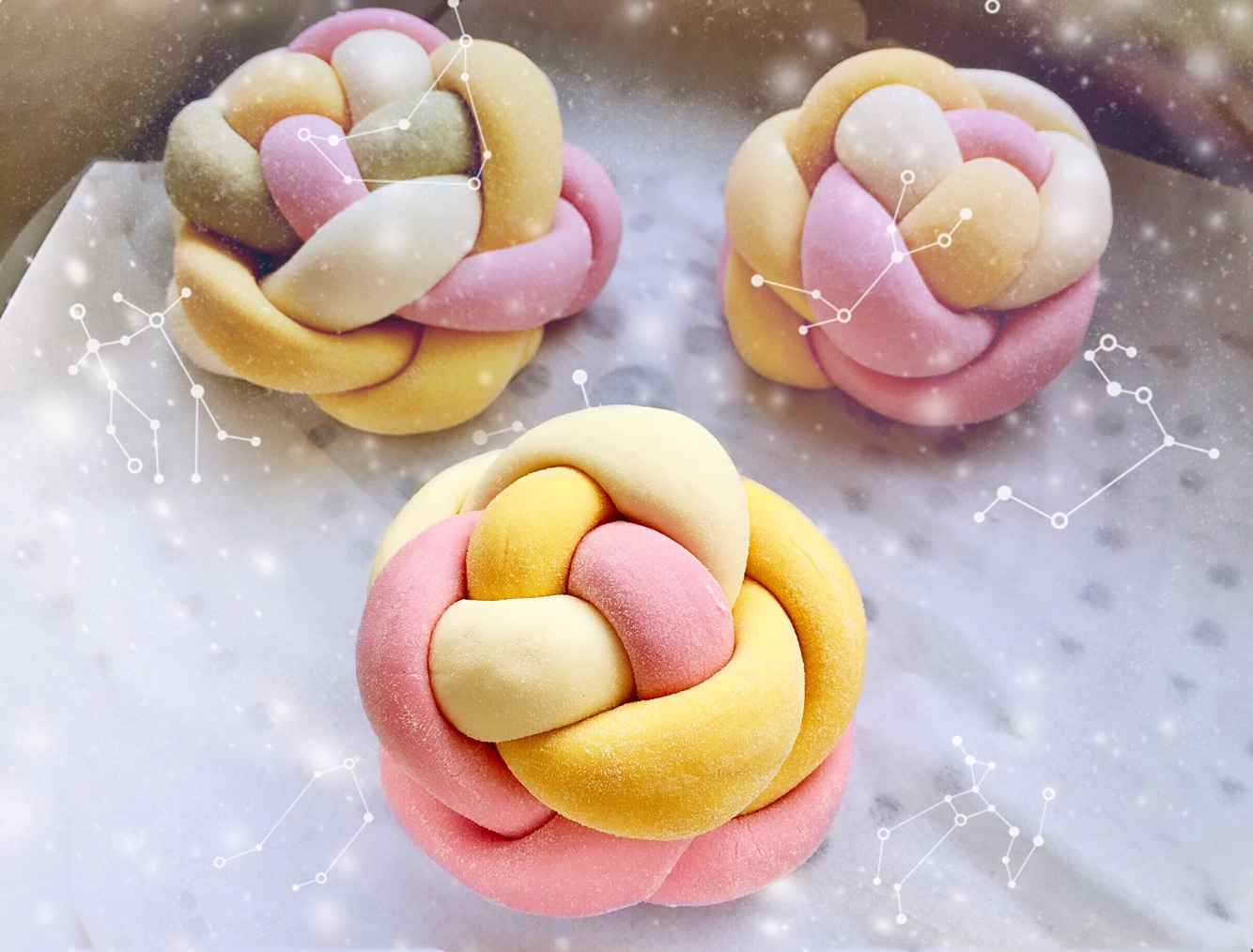 Steamed bread with colored balls