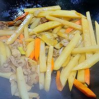 #花式炖煮不停歇#芹菜土豆炖五花肉的做法图解3