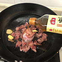 秘制松茸猪肚排骨汤的做法图解2