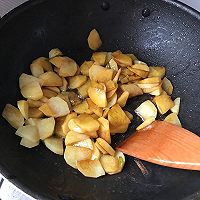 【妈妈的食谱】甜味烧土豆的做法图解3