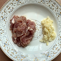 瘦肉杏鲍菇炒荷兰豆的做法图解3