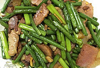 腊肉炒蒜苔的做法