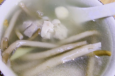 茶树菇鸡汤