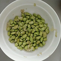 青豆清烧鸡肉的做法图解1