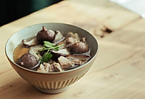 黑蒜排骨养生汤的做法