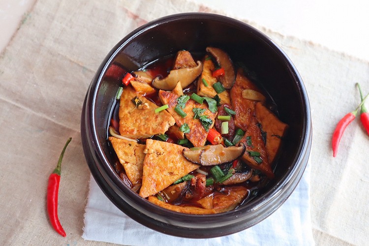 家常香辣豆腐煲的做法