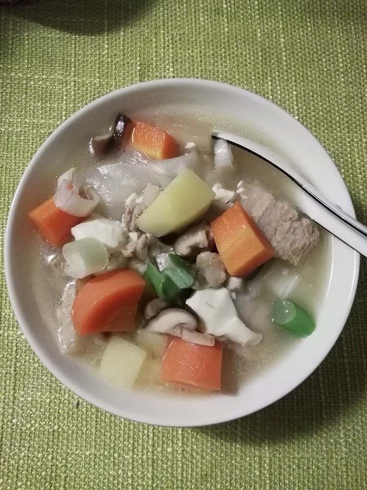 猪肉杂蔬汤的做法