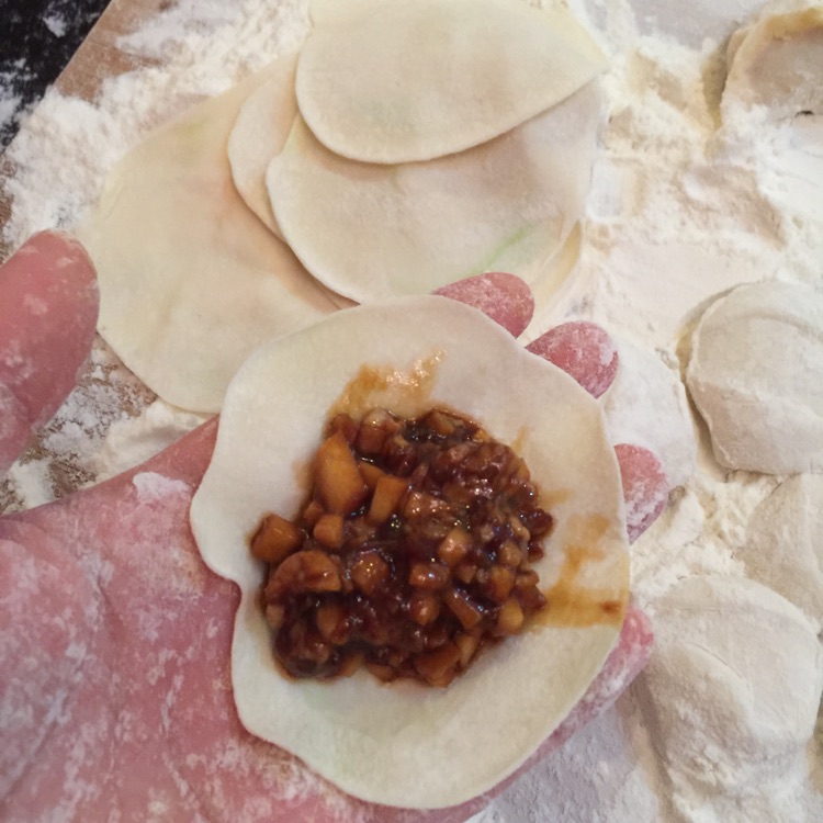 杏鲍菇猪肉饺子的做法图解5