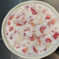 草莓牛乳的做法图解1