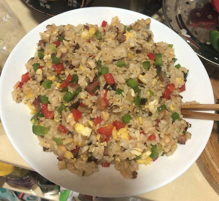 腊肉炒饭的做法