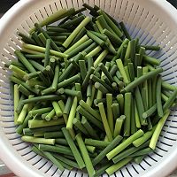 蒜苔酥蛋|养老公不重样的做法图解1
