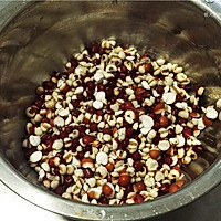 红豆薏米芡实粥的做法图解2