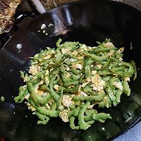 #刘畊宏女孩减脂饮食#苦瓜炒蛋的做法图解5